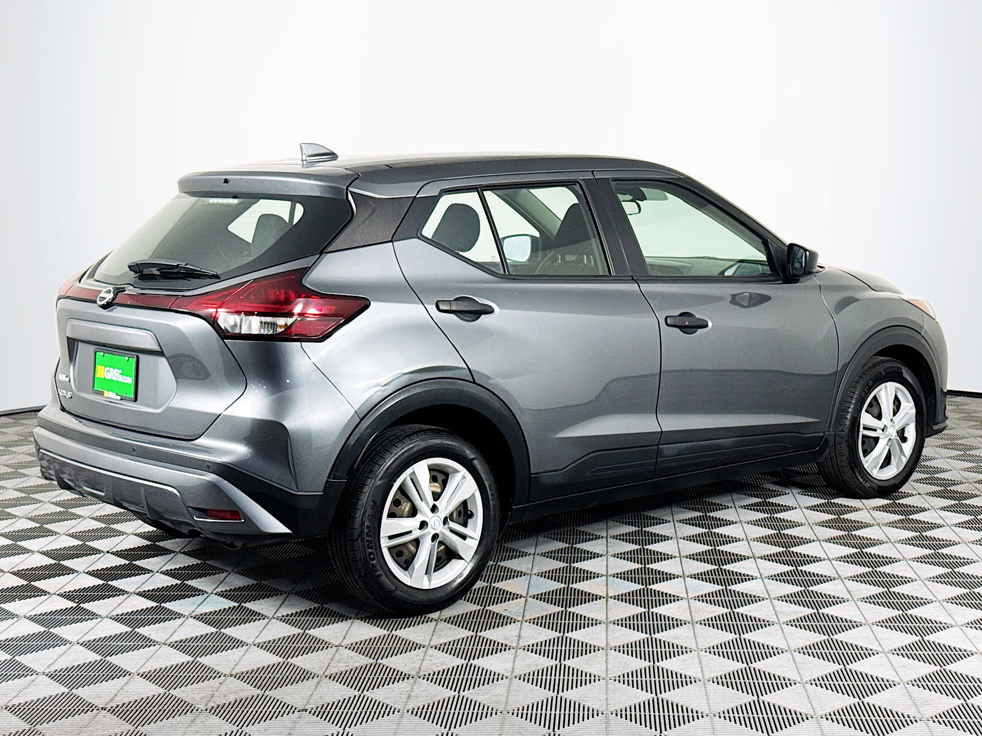 Used 2022 Nissan Kicks S image 10
