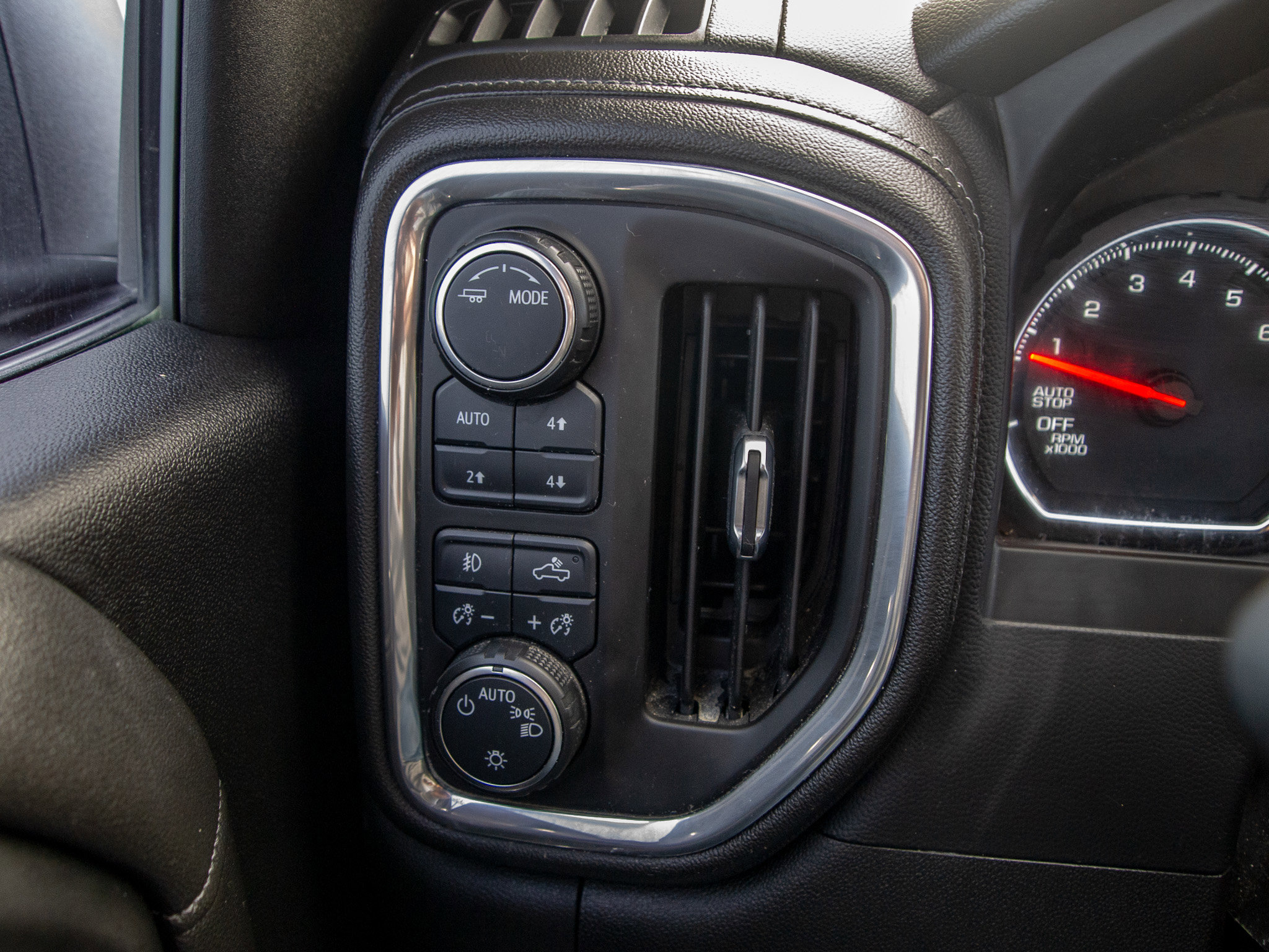 Used 2021 Chevrolet Silverado 1500 LT Trail Boss w/ Convenience Package II AWD/4WD image 22