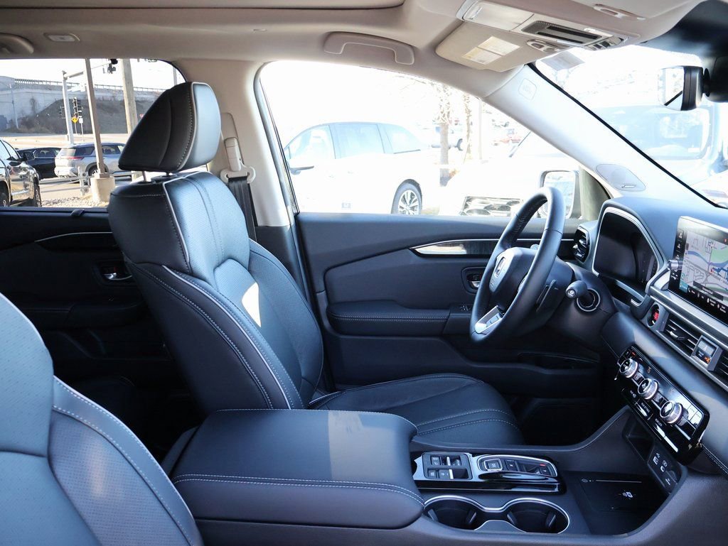 Certified 2025 Honda Pilot Elite image 8