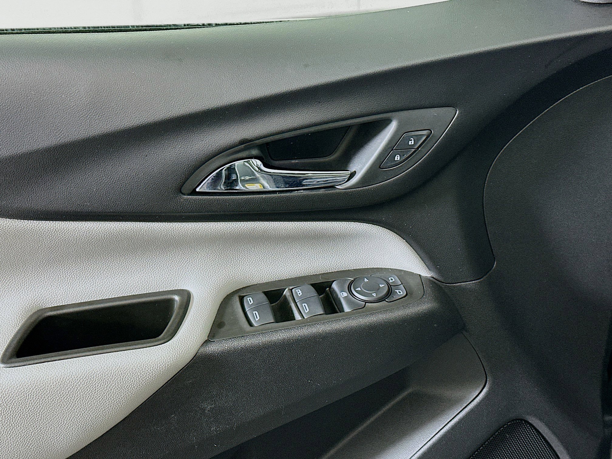 Used 2024 Chevrolet Equinox LS w/ LS Convenience Package image 15