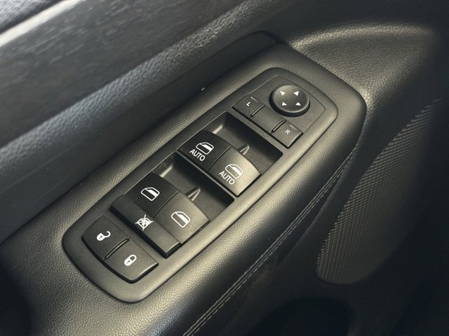 Used 2017 Jeep Grand Cherokee Altitude image 31