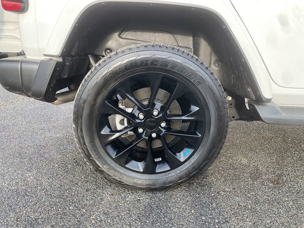 Used 2023 Jeep Wrangler Sahara w/ Cold Weather Group image 32