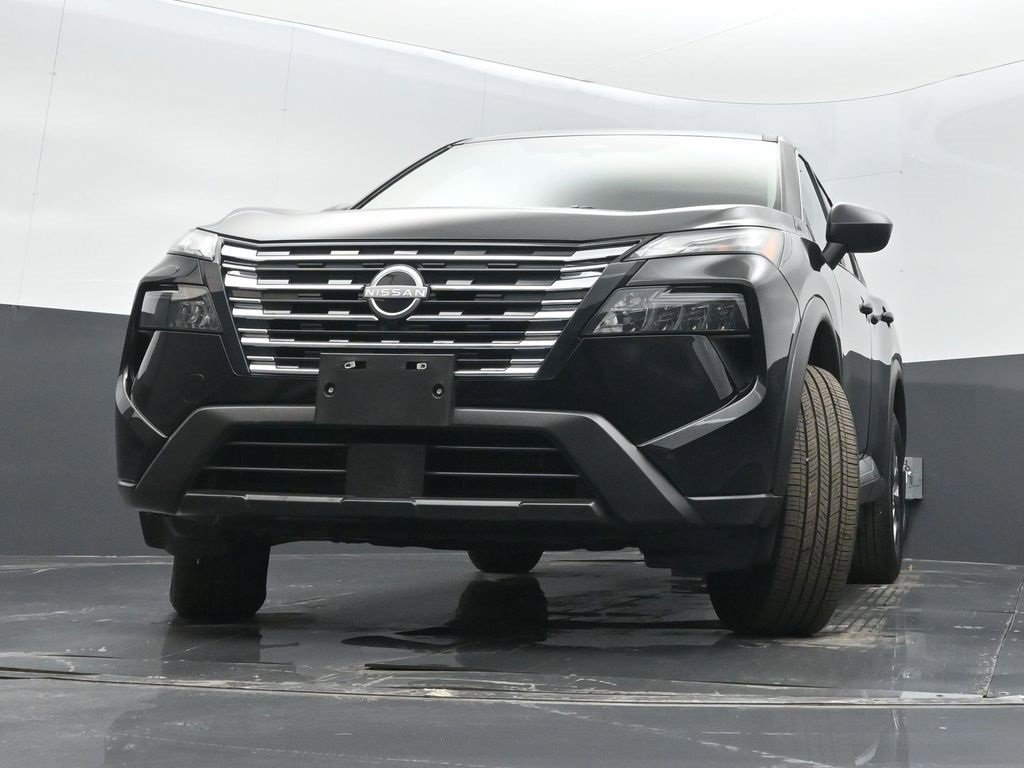 Used 2025 Nissan Rogue S image 30