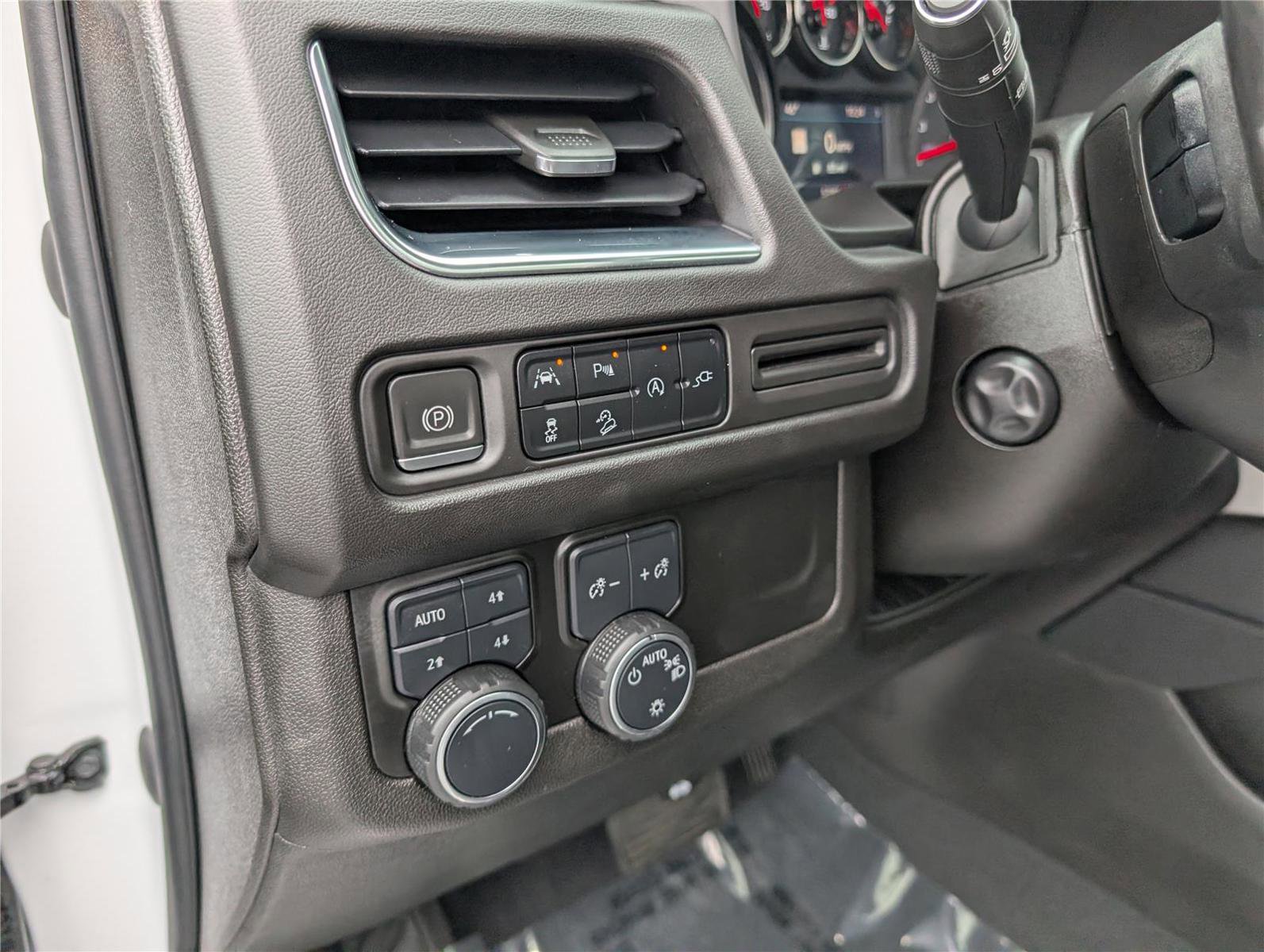 Used 2021 Chevrolet Tahoe Z71 w/ Luxury Package image 25