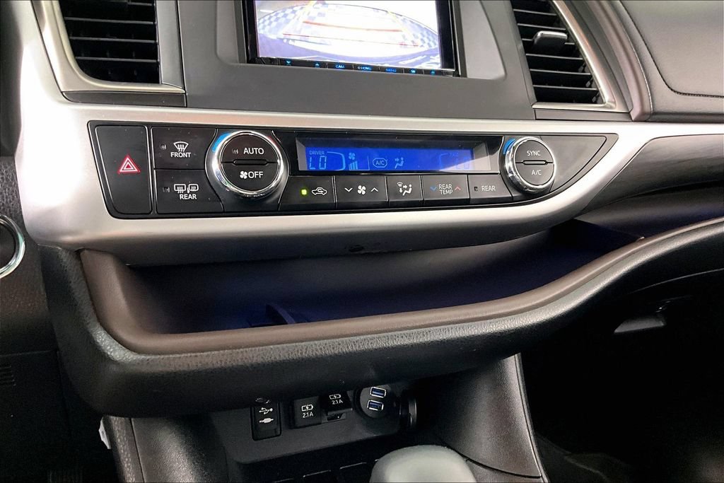 Used 2019 Toyota Highlander Limited FWD image 14