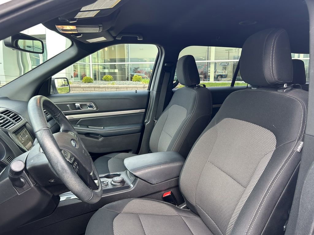 Used 2018 Ford Explorer XLT w/ Equipment Group 201A image 10