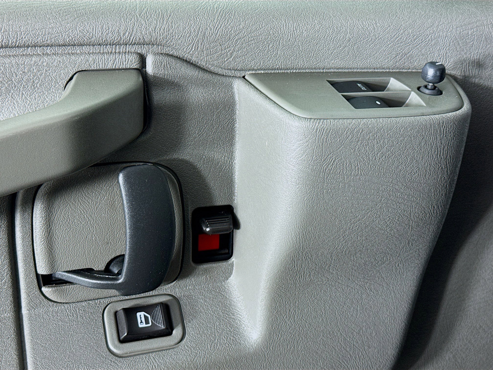 Used 2019 Chevrolet Express 2500 w/ Safety Package image 28