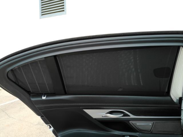 Used 2019 BMW 750i w/ Executive Package RWD image 19