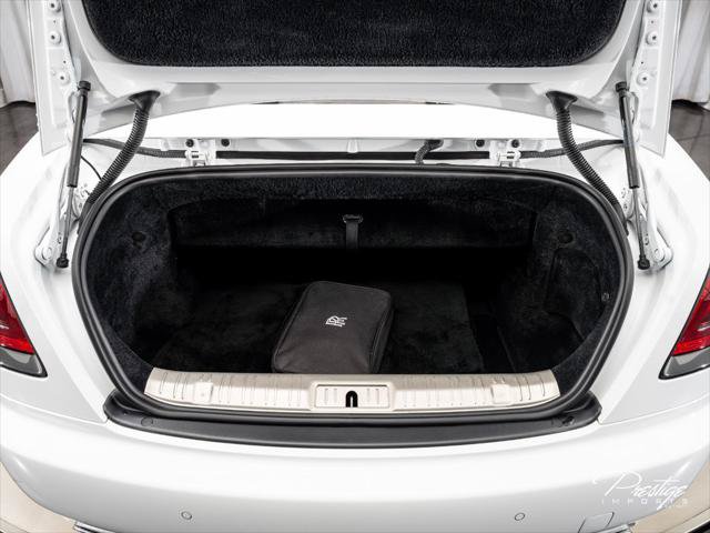Used 2021 Rolls-Royce Dawn RWD image 13