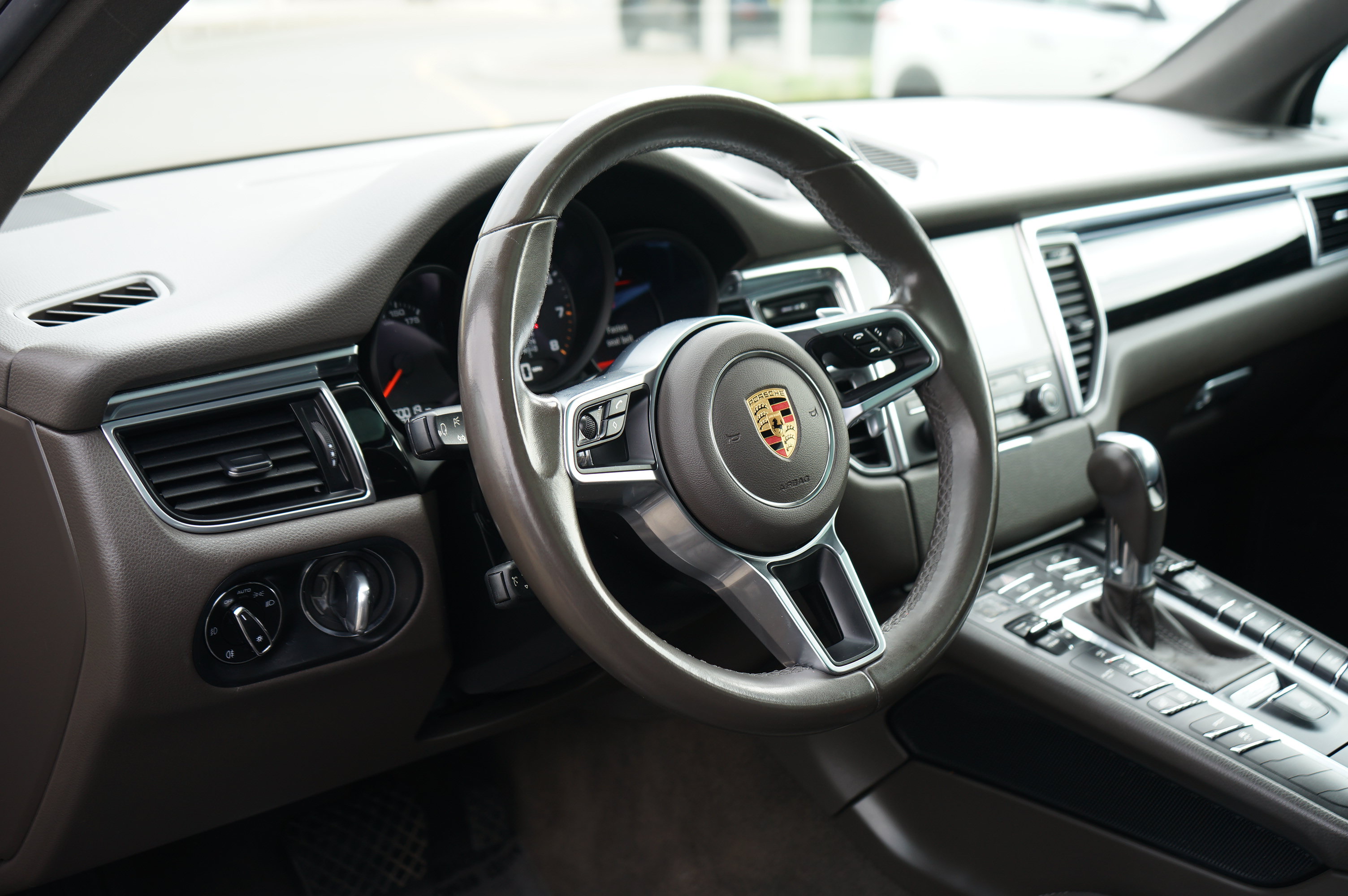 Used 2017 Porsche Macan AWD/4WD image 19