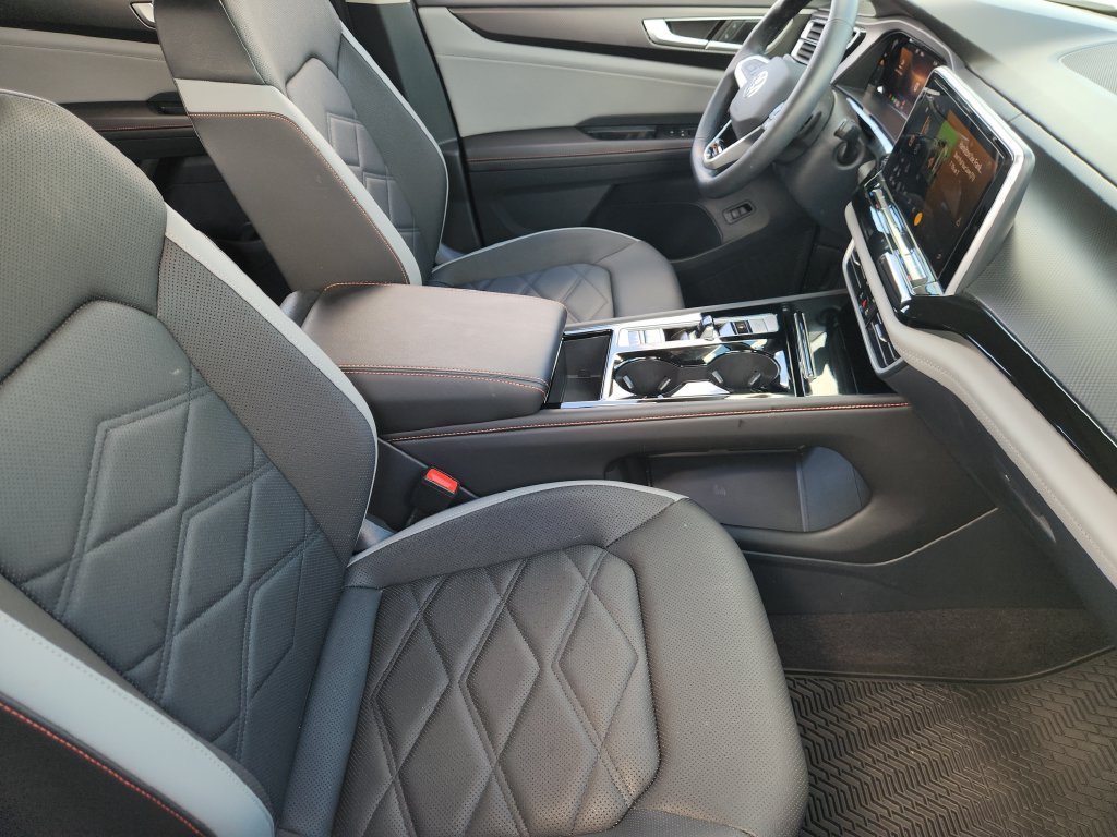 Used 2025 Volkswagen Atlas Peak Edition SE AWD/4WD image 11