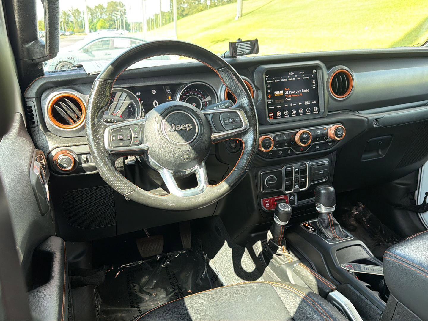 Used 2022 Jeep Gladiator Mojave w/ Cold Weather Group AWD/4WD image 18