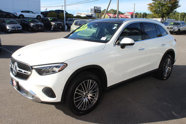 Used 2025 Mercedes-Benz GLC 300 4MATIC image 2