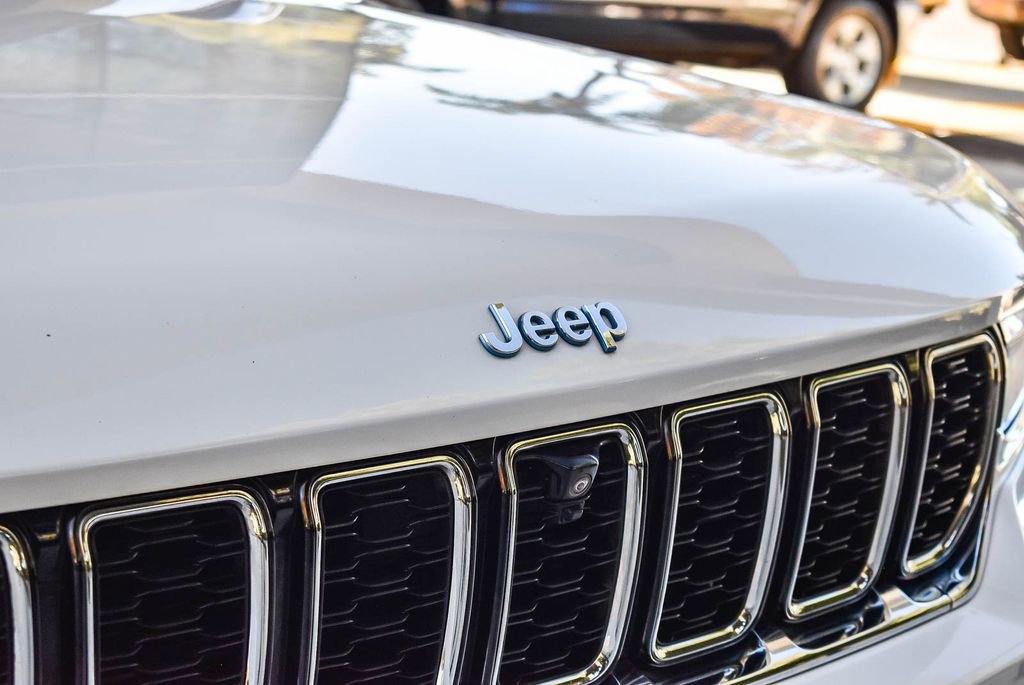 Used 2022 Jeep Grand Cherokee Limited 4xe w/ Luxury Tech Group II image 9