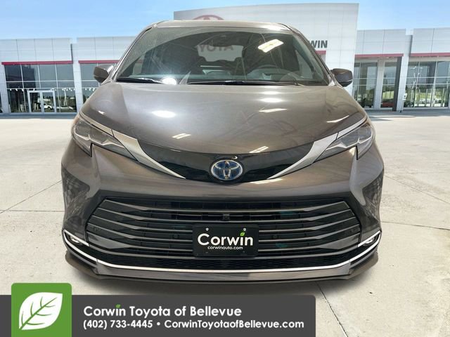 New 2025 Toyota Sienna Platinum image 3