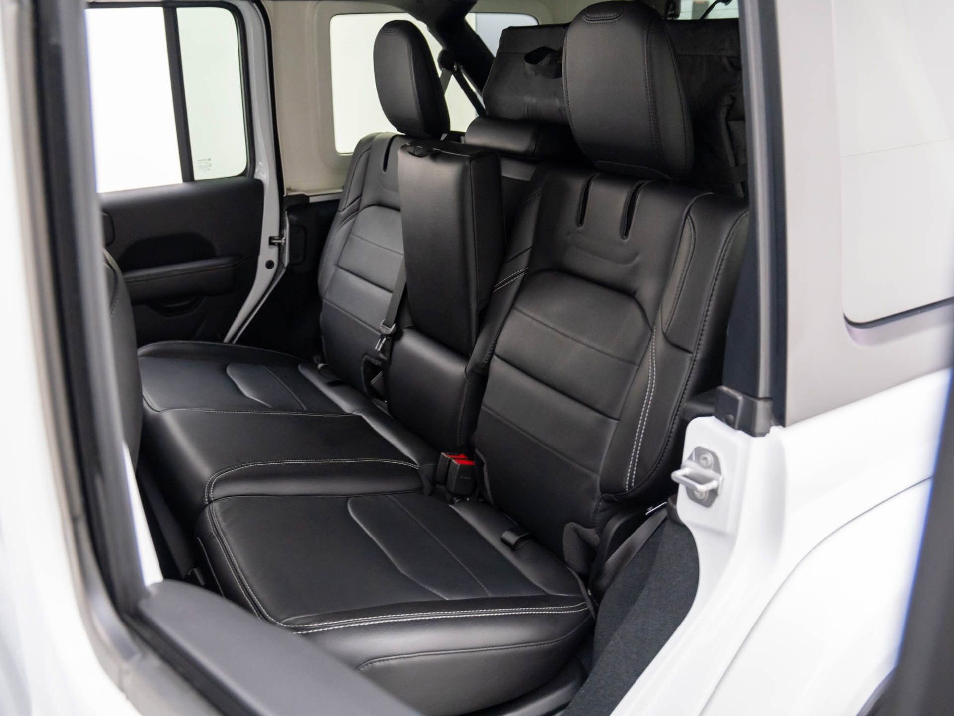 Used 2022 Jeep Wrangler Unlimited Sahara w/ Cold Weather Group image 16