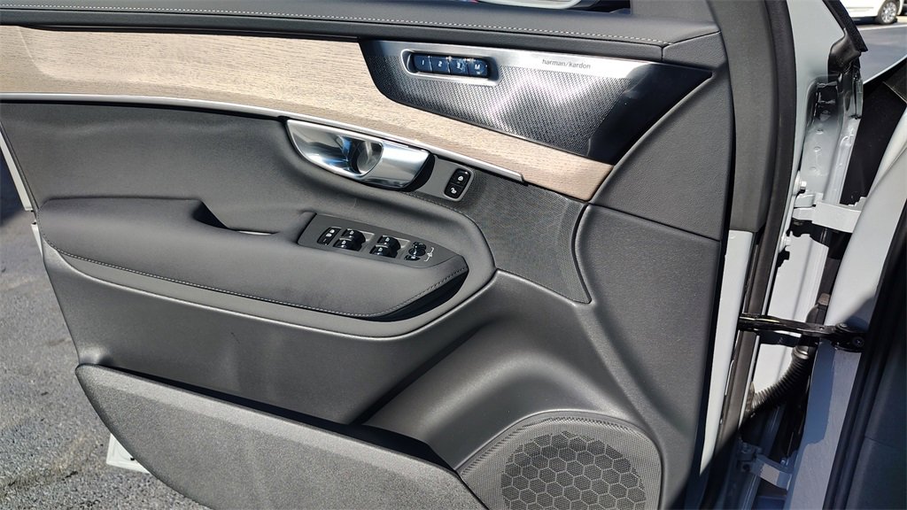 New 2026 Volvo XC90 B6 Plus image 8