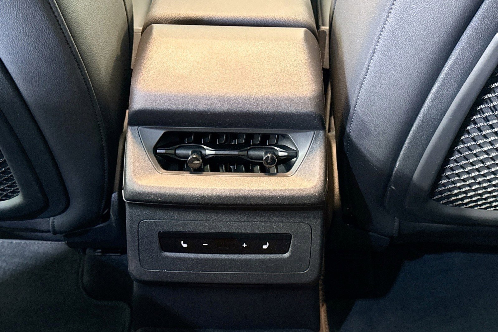 Used 2025 Audi Q6 e-tron Premium w/ Convenience Package image 23