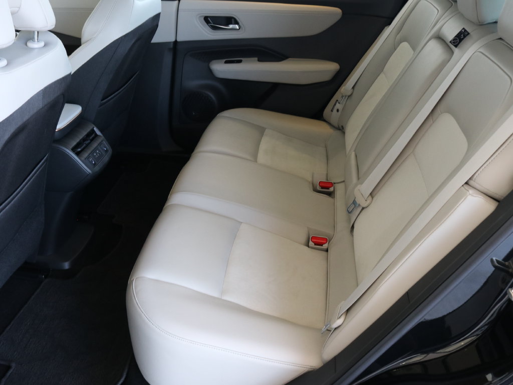 Used 2024 Nissan Ariya AWD image 32