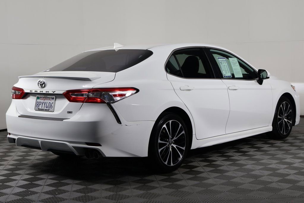Used 2020 Toyota Camry SE FWD image 4
