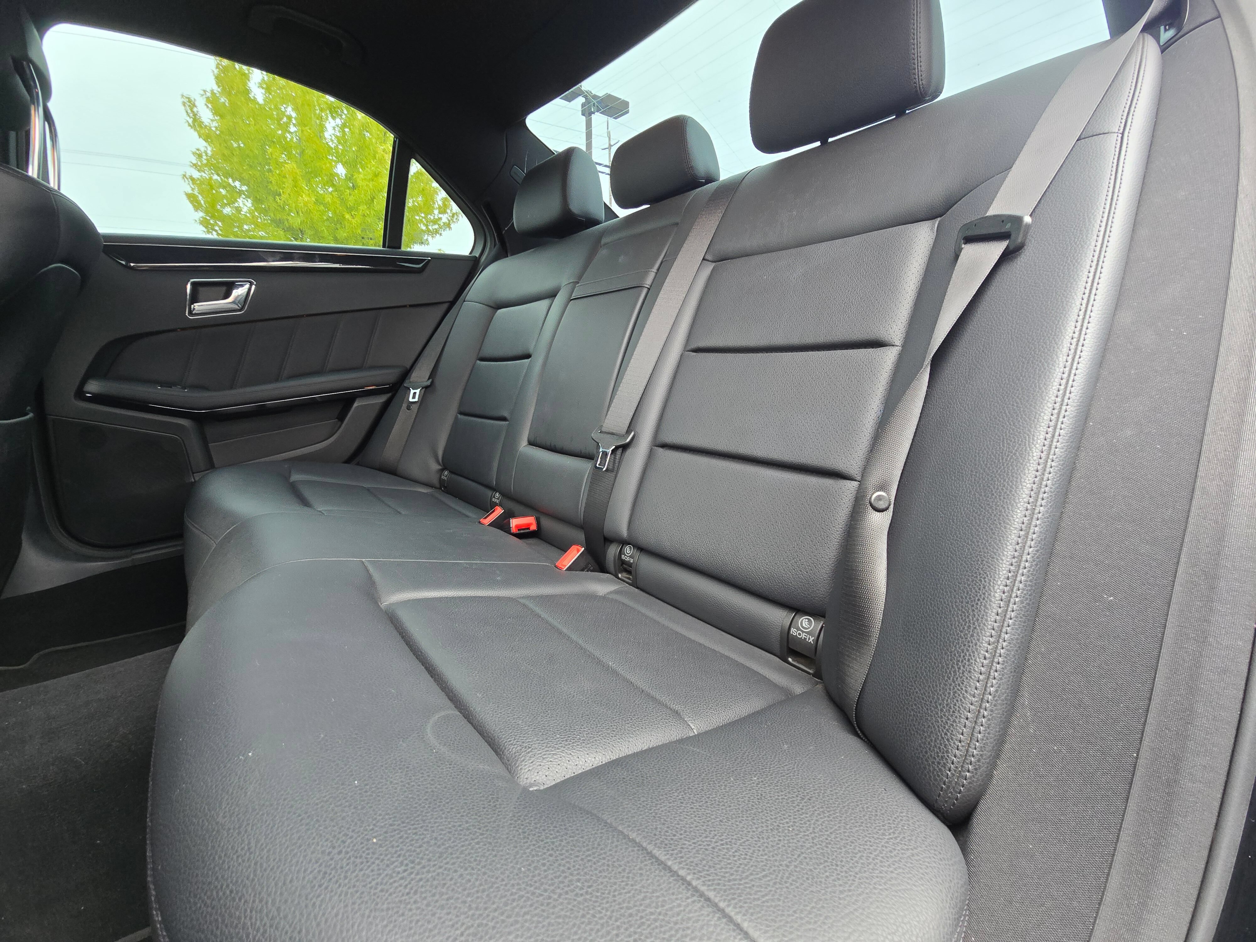 Used 2010 Mercedes-Benz E 350 4MATIC Sedan image 17