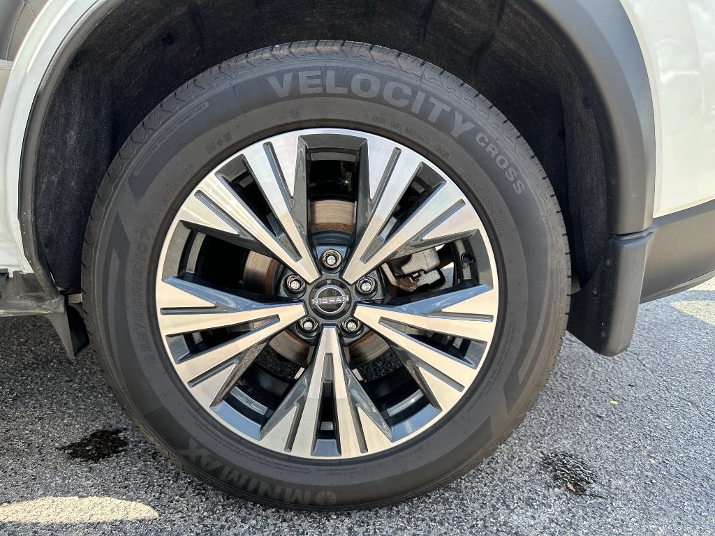 Used 2023 Nissan Rogue SV AWD/4WD image 17