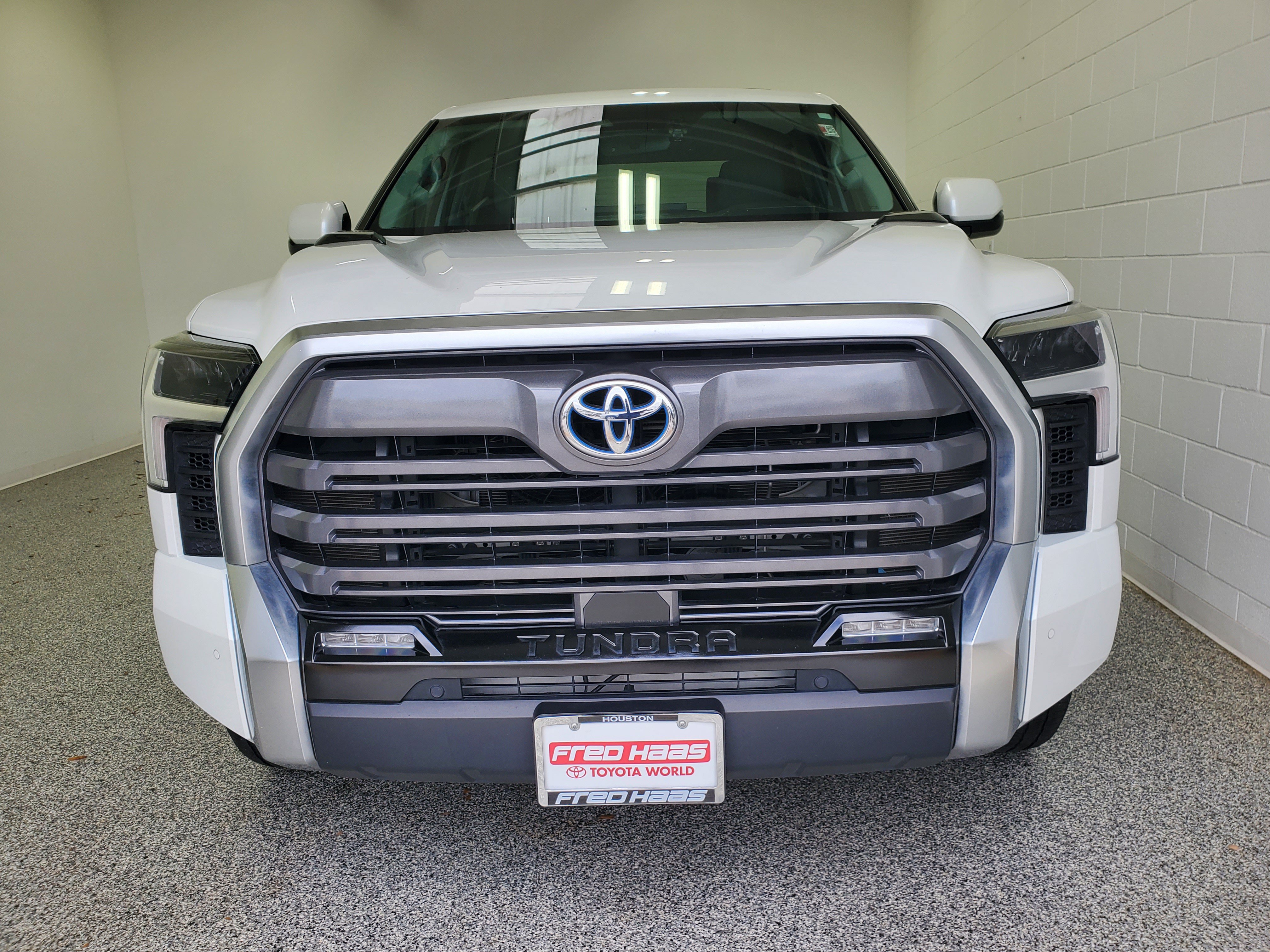 Used 2023 Toyota Tundra Limited w/ Power Package AWD/4WD image 5