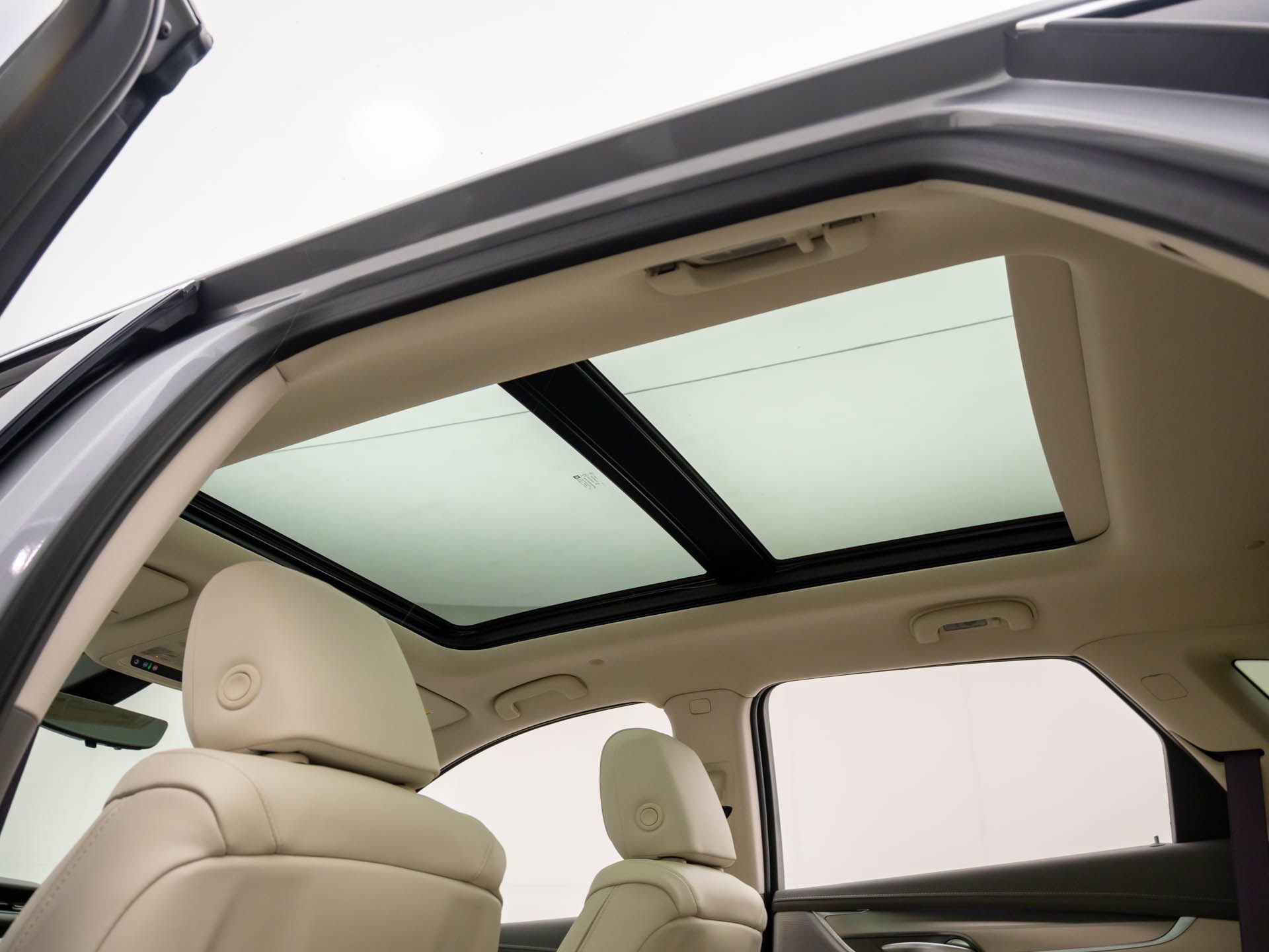 New 2026 Cadillac XT5 Premium Luxury w/ LPO, Floor Liner Package image 11