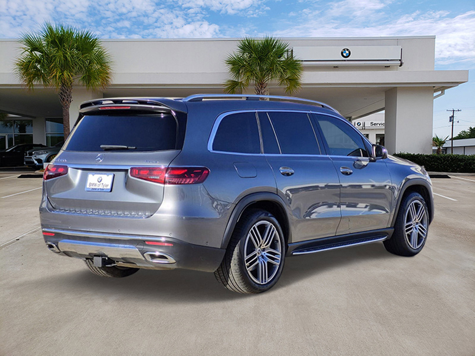 Used 2024 Mercedes-Benz GLS 450 4MATIC image 4