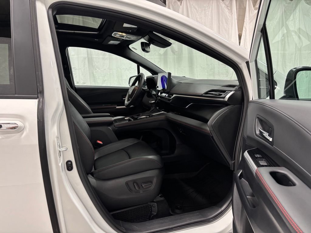 Used 2025 Toyota Sienna XSE FWD image 63