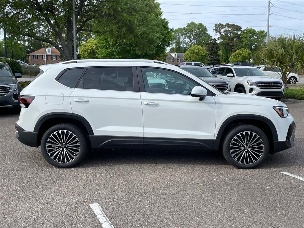 New 2026 Volkswagen Taos SE FWD image 2