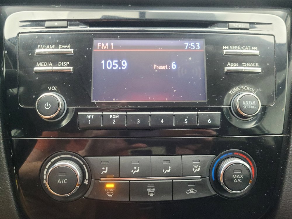 Used 2015 Nissan Rogue S w/ S Family Package image 25