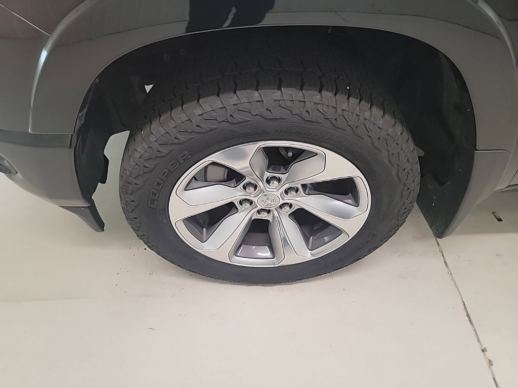 Used 2022 RAM 1500 Limited w/ Body-Colour Bumper Group image 2