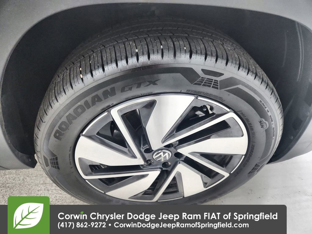 Used 2025 Volkswagen Atlas SE image 34