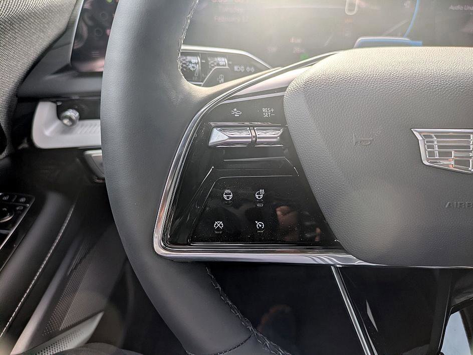 New 2025 Cadillac Optiq Luxury 2 AWD/4WD image 16