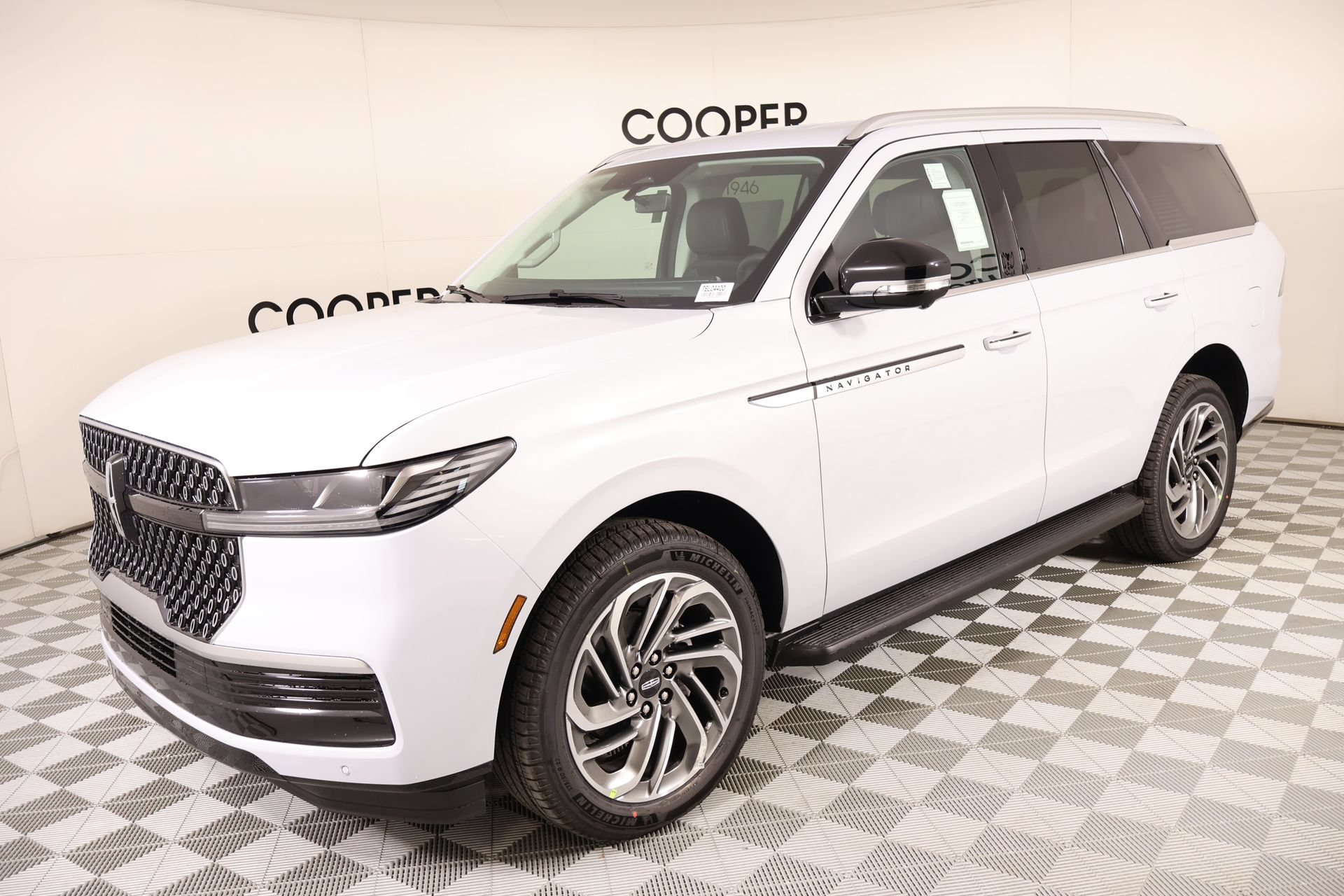 New 2026 Lincoln Navigator Premiere AWD/4WD image 10