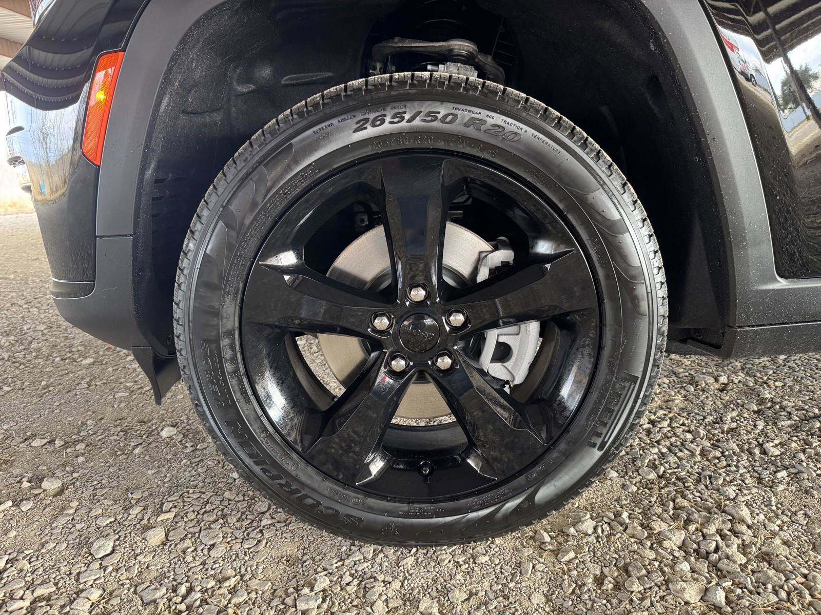 New 2025 Jeep Grand Cherokee L Limited w/ Black Appearance Package image 43