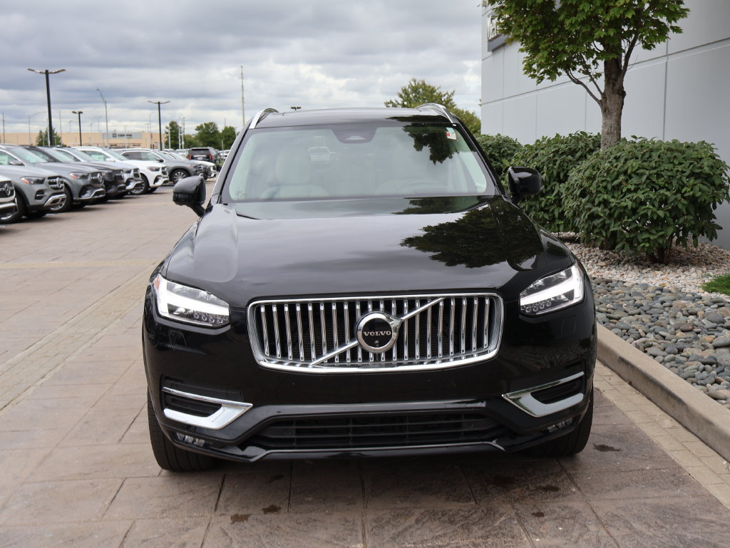 Used 2025 Volvo XC90 B6 Ultra w/ Protection Package Premier AWD/4WD image 3