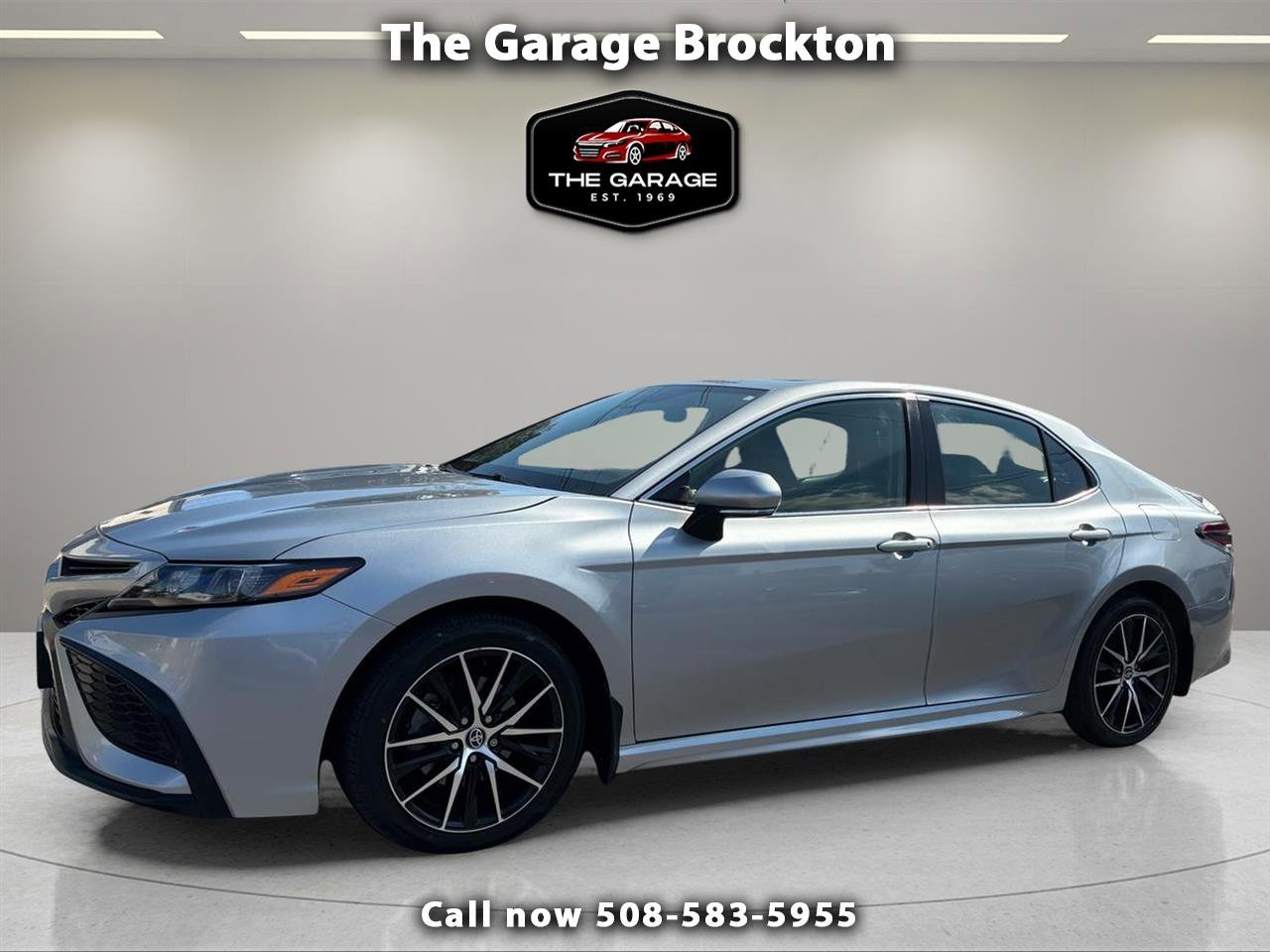 Used 2022 Toyota Camry SE image 1