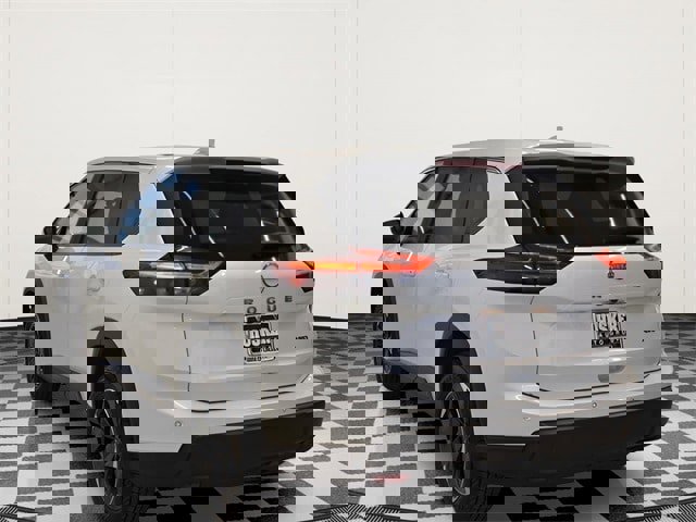 Used 2025 Nissan Rogue SV image 10