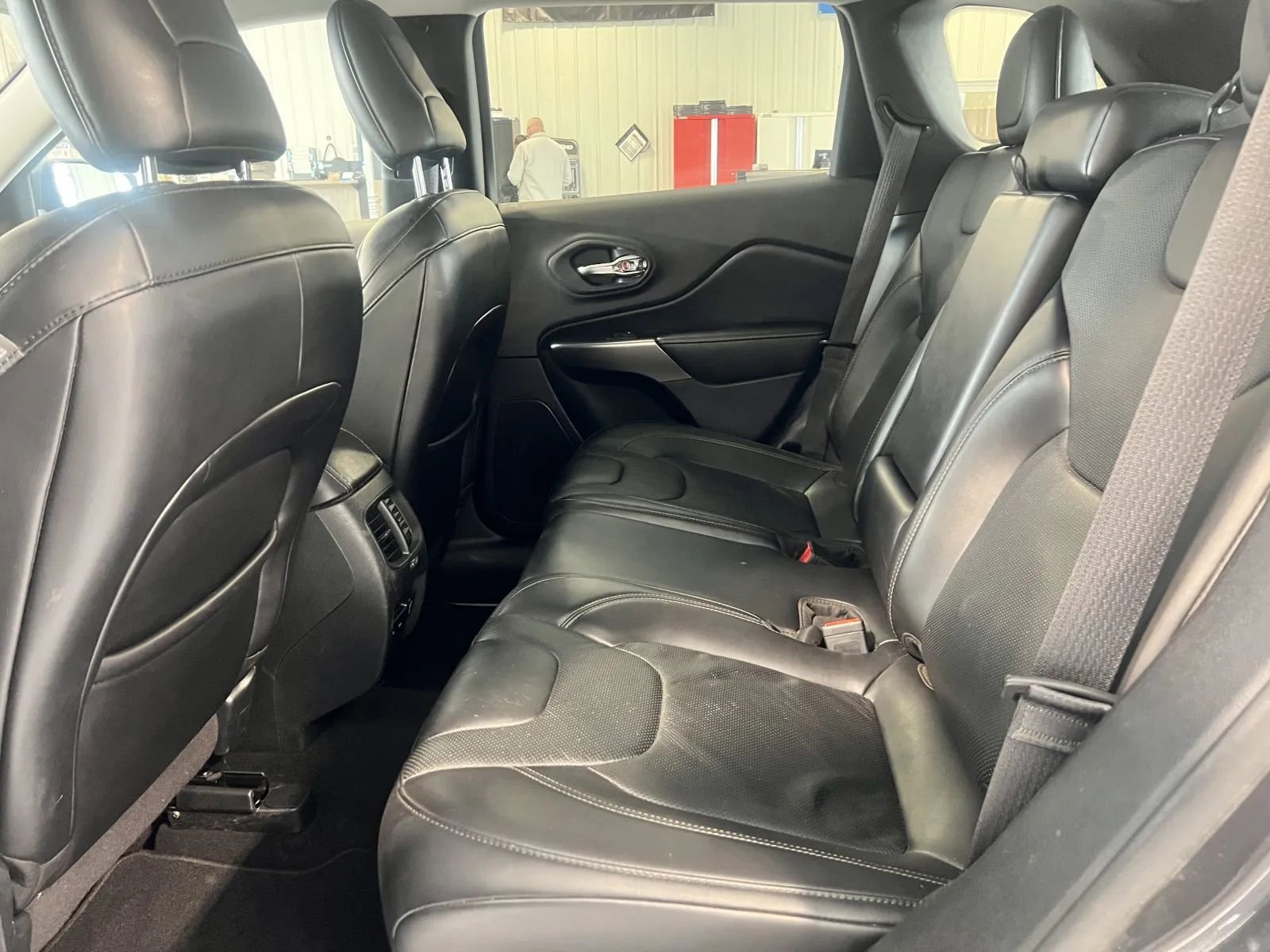 Used 2020 Jeep Cherokee Limited image 16