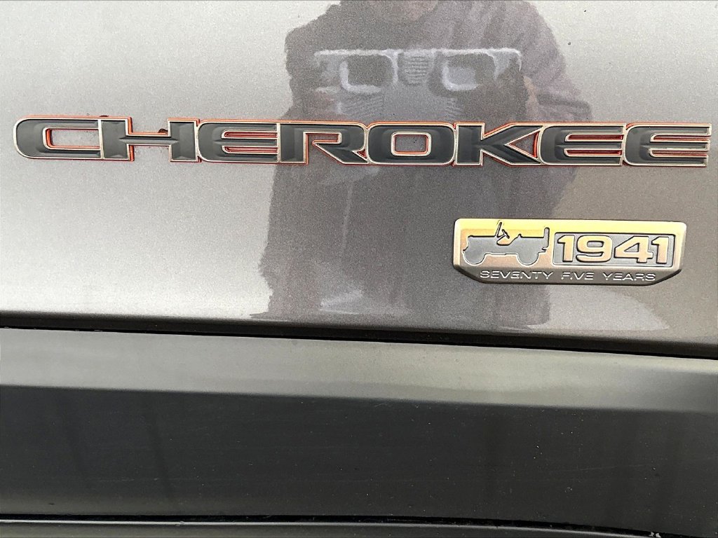Used 2017 Jeep Cherokee 75th Anniversary AWD/4WD image 26