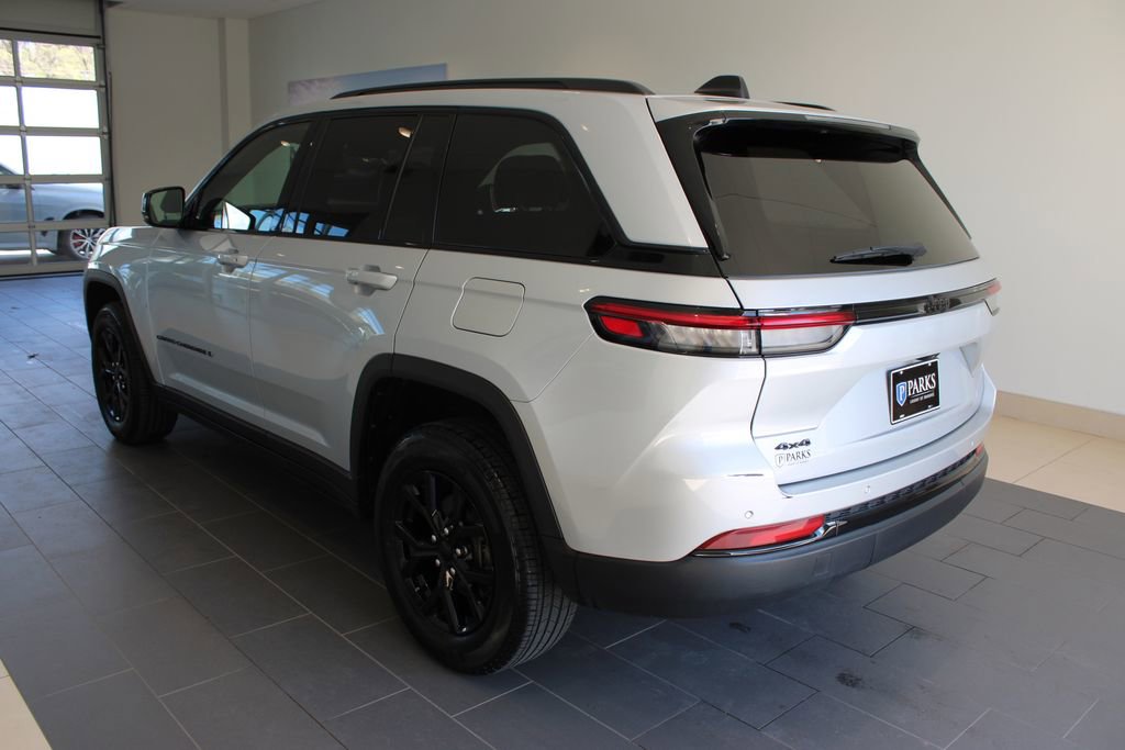 Used 2025 Jeep Grand Cherokee Altitude image 33