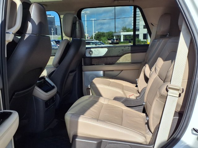 Certified 2023 Lincoln Navigator Reserve RWD image 5