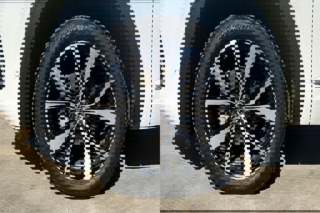 Certified 2024 Volkswagen Atlas SEL Premium R-Line image 8