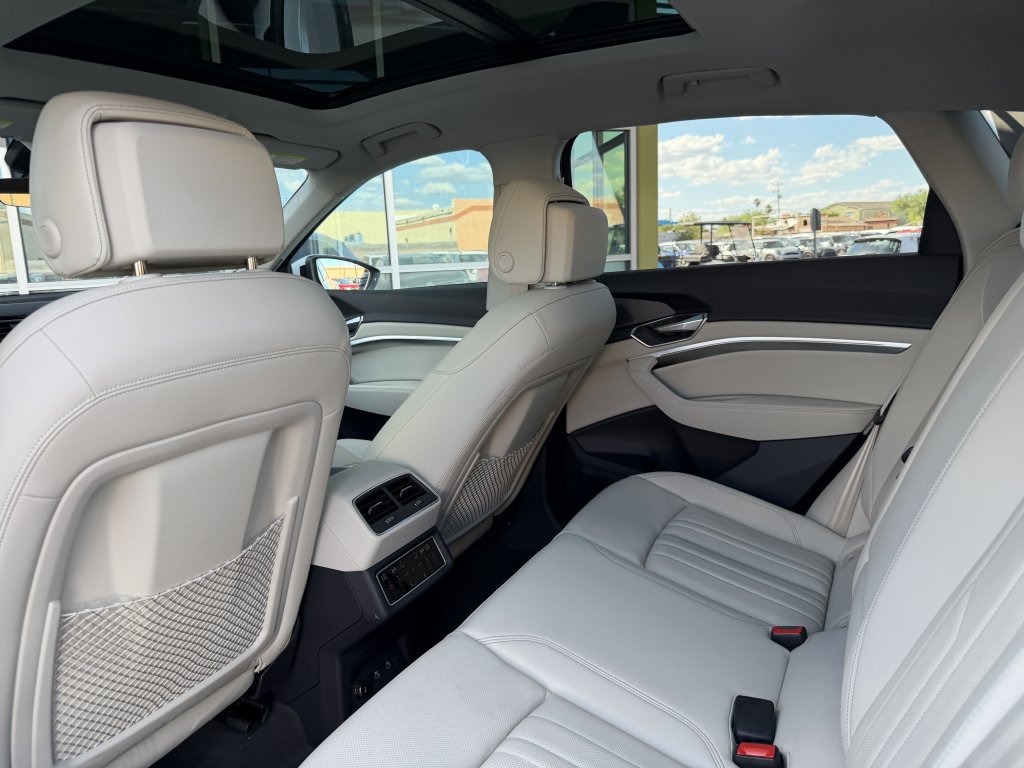 Used 2024 Audi Q8 e-tron Premium Plus w/ Premium Plus Package image 41