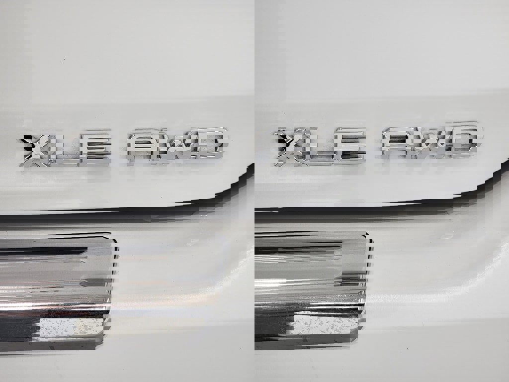 Certified 2025 Toyota Highlander XLE image 10