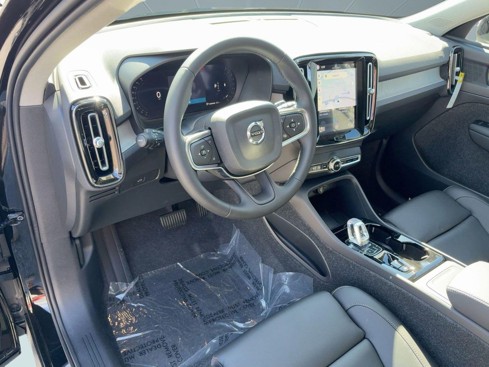 New 2026 Volvo XC40 B5 Plus w/ Climate Package AWD/4WD image 4