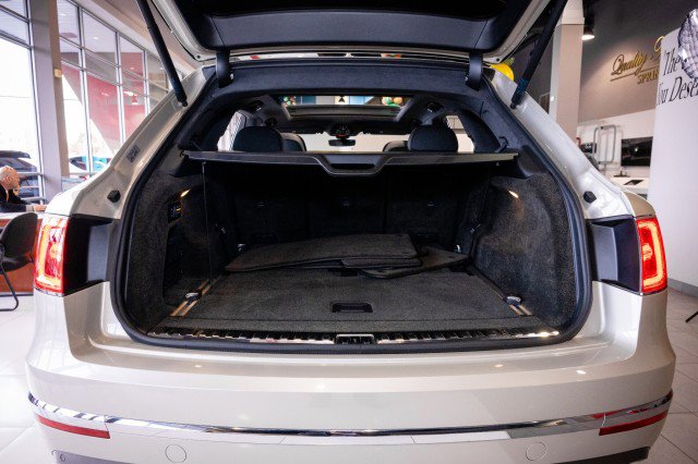 Used 2018 Bentley Bentayga image 22