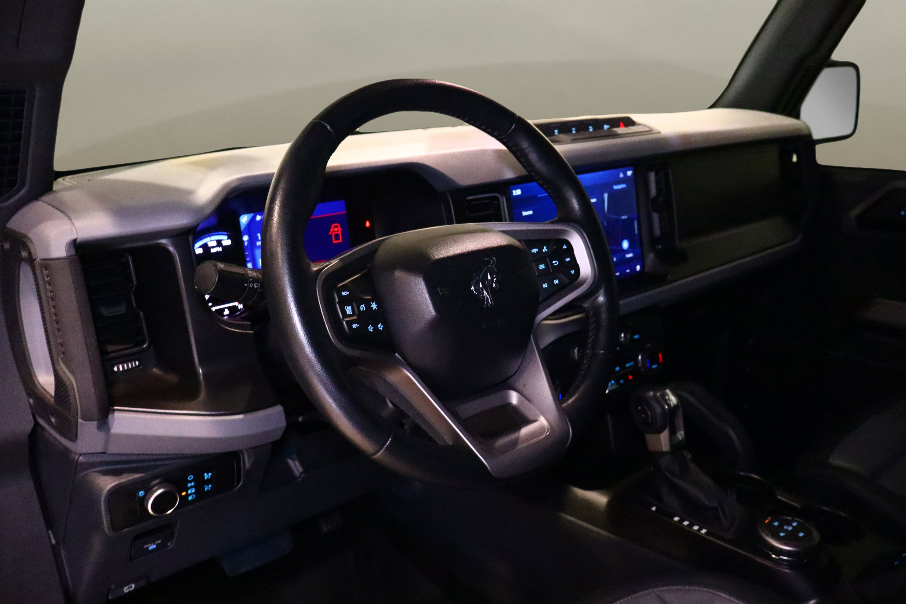 Used 2023 Ford Bronco Everglades image 11